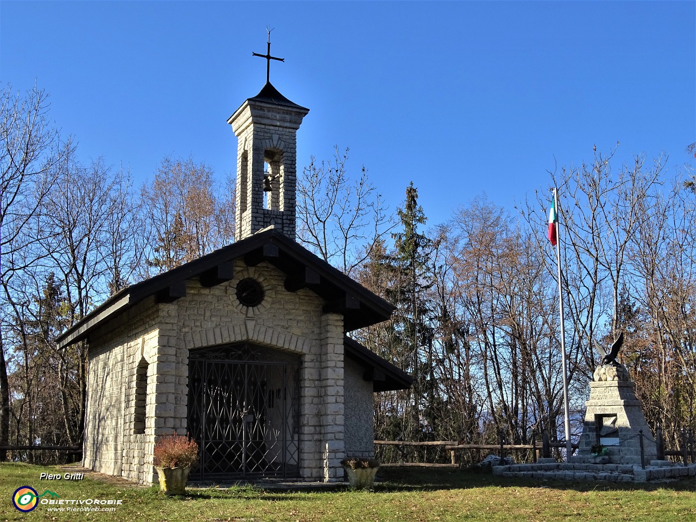 68 Alla Chiesetta Alpina A.N.A.-Zogno del Monte Castello (1089 m).JPG